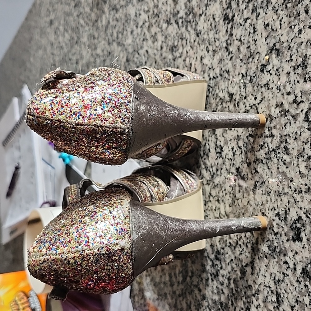 Shoes - Picture 3 of 4